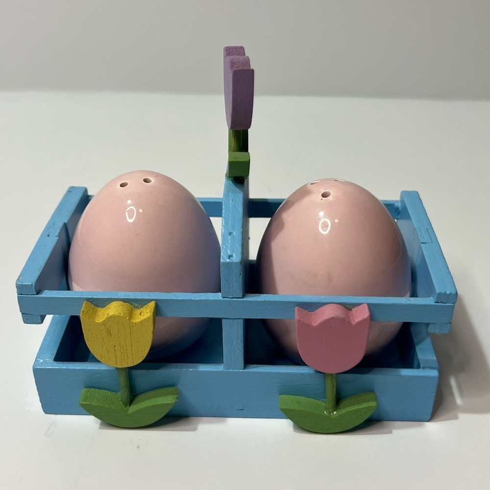 Vintage 1986 Enesco Easter Egg Salt & Pepper Shaker Set Wood Basket Tulips